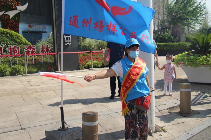 <strong>大鸡扒插入白丝班长被逼</strong>